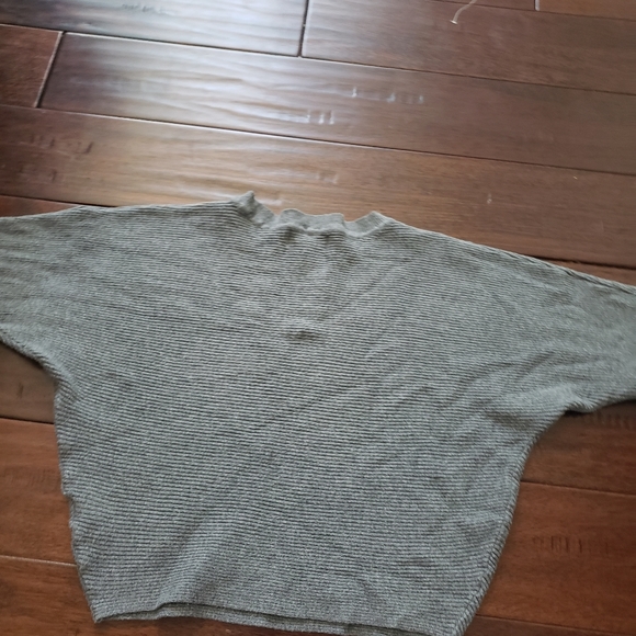 Gray Crop Sweater - Picture 4 of 4